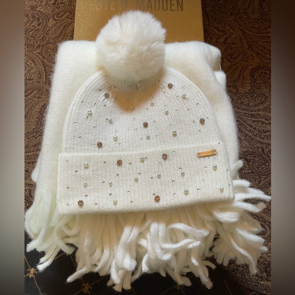 Steve Madden White Beanie and Scarf Set with Pearl Accents